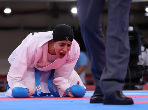 空手女子組手61キロ超級　金メダルを獲得したアブデルアジズ（エジプト）（ロイター）