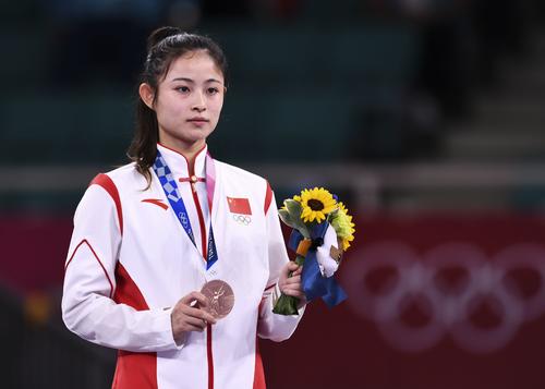 空手女子組手61キロ超級で銅メダルの龔莉（中国）は表情を崩さず（ロイター）