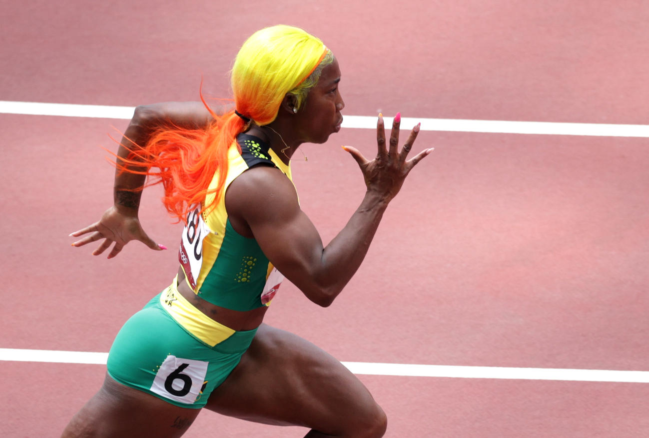 陸上女子200メートルに出場したカラフルな髪色のフレーザープライス（ジャマイカ）（ロイター）