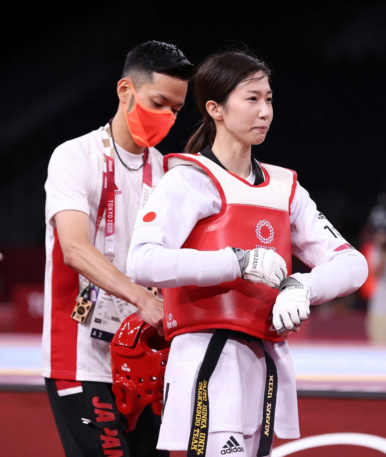 テコンドー女子49キロ級3位決定戦、ボグダノヴィッチ敗れ、メダルの逃し悔しさを静かにかみしめる山田（撮影・河野匠）