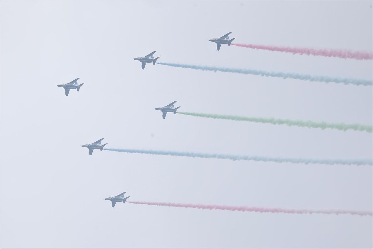 パラリンピック開会式当日、築地上空を展示飛行するブルーインパルス（撮影・勝部晃多）