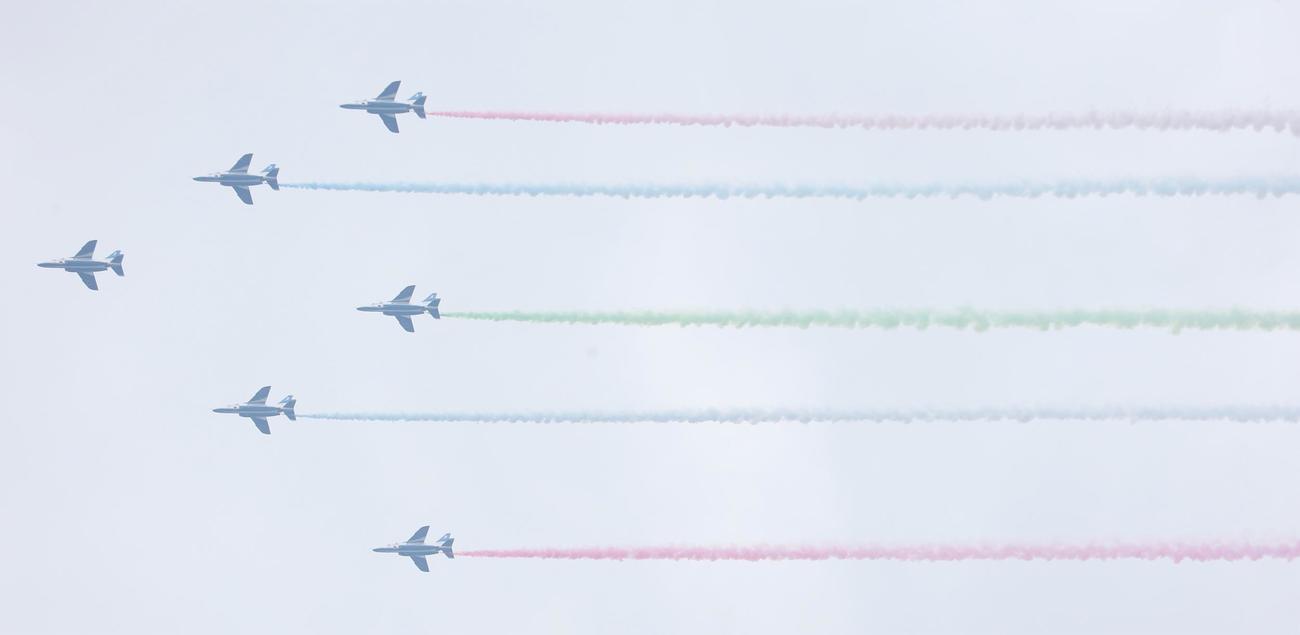 パラリンピック開会式当日、築地上空を展示飛行するブルーインパルス（撮影・勝部晃多）