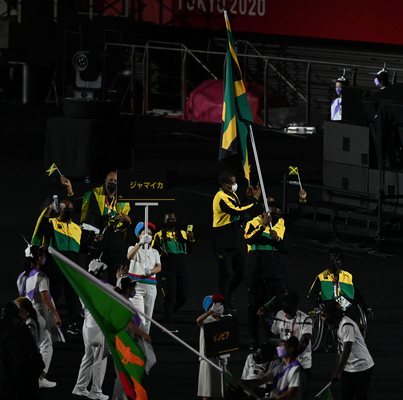 パラリンピックの開会式で入場行進するジャマイカ（撮影・山崎安昭）