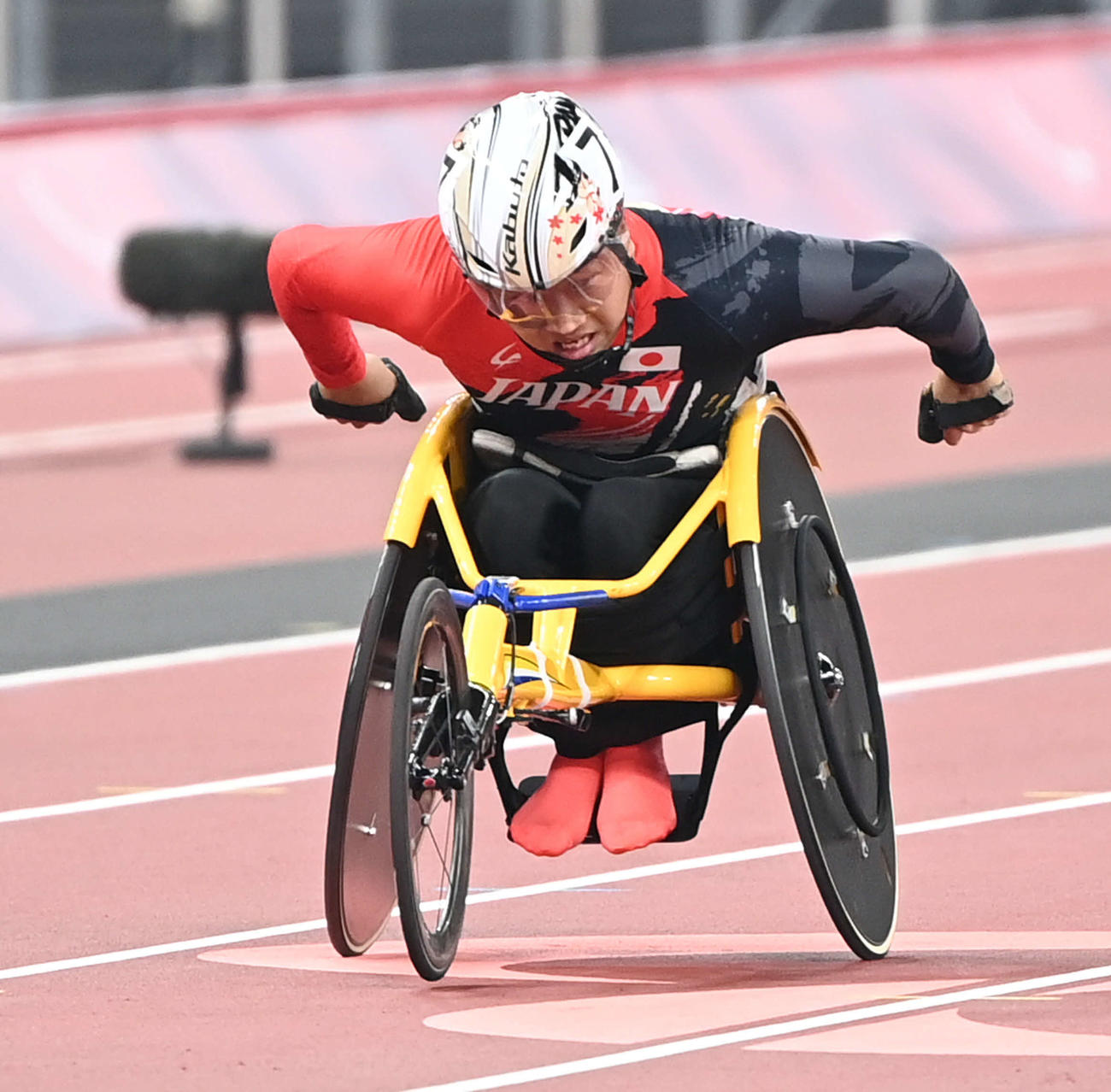 男子400メートル（車いすT52）決勝で快走する佐藤（撮影・山崎安昭）
