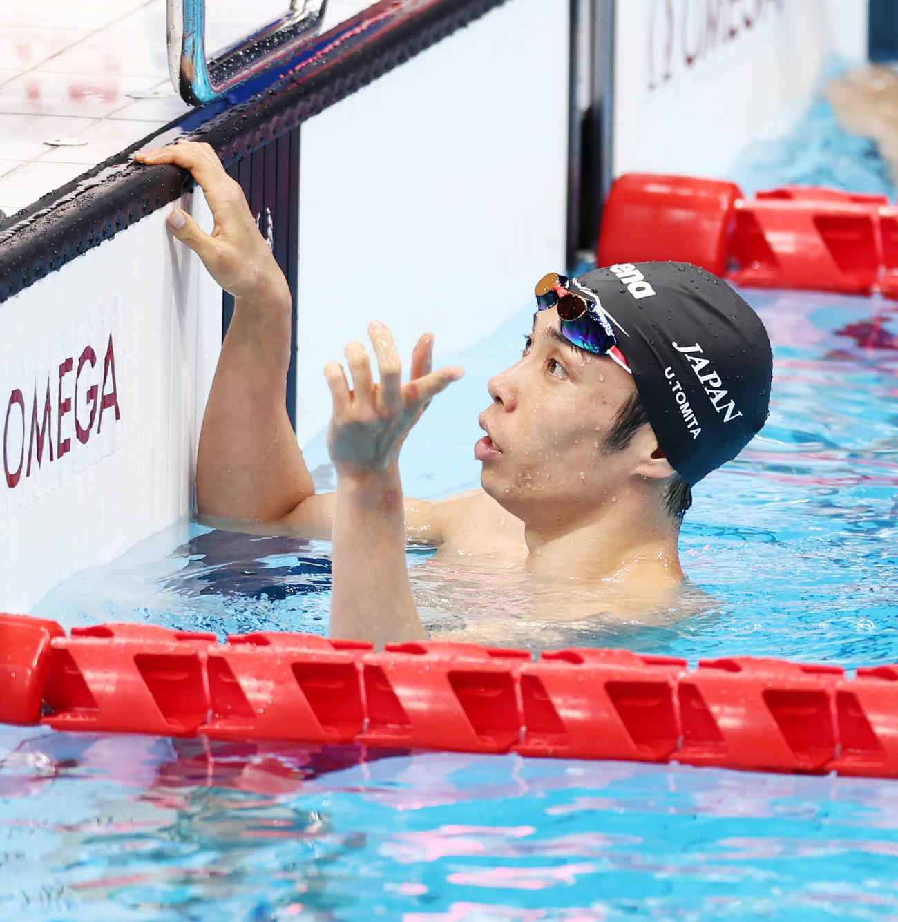 男子200メートル個人メドレー予選2組　レースを終える富田（撮影・河田真司）