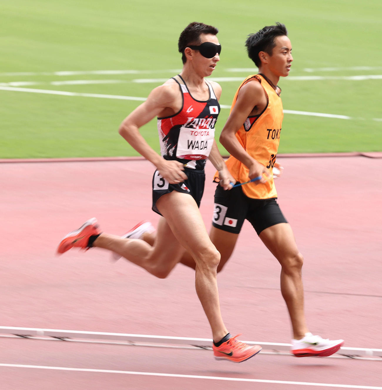 男子1500メートル決勝　力走する和田（左）（撮影・河田真司）