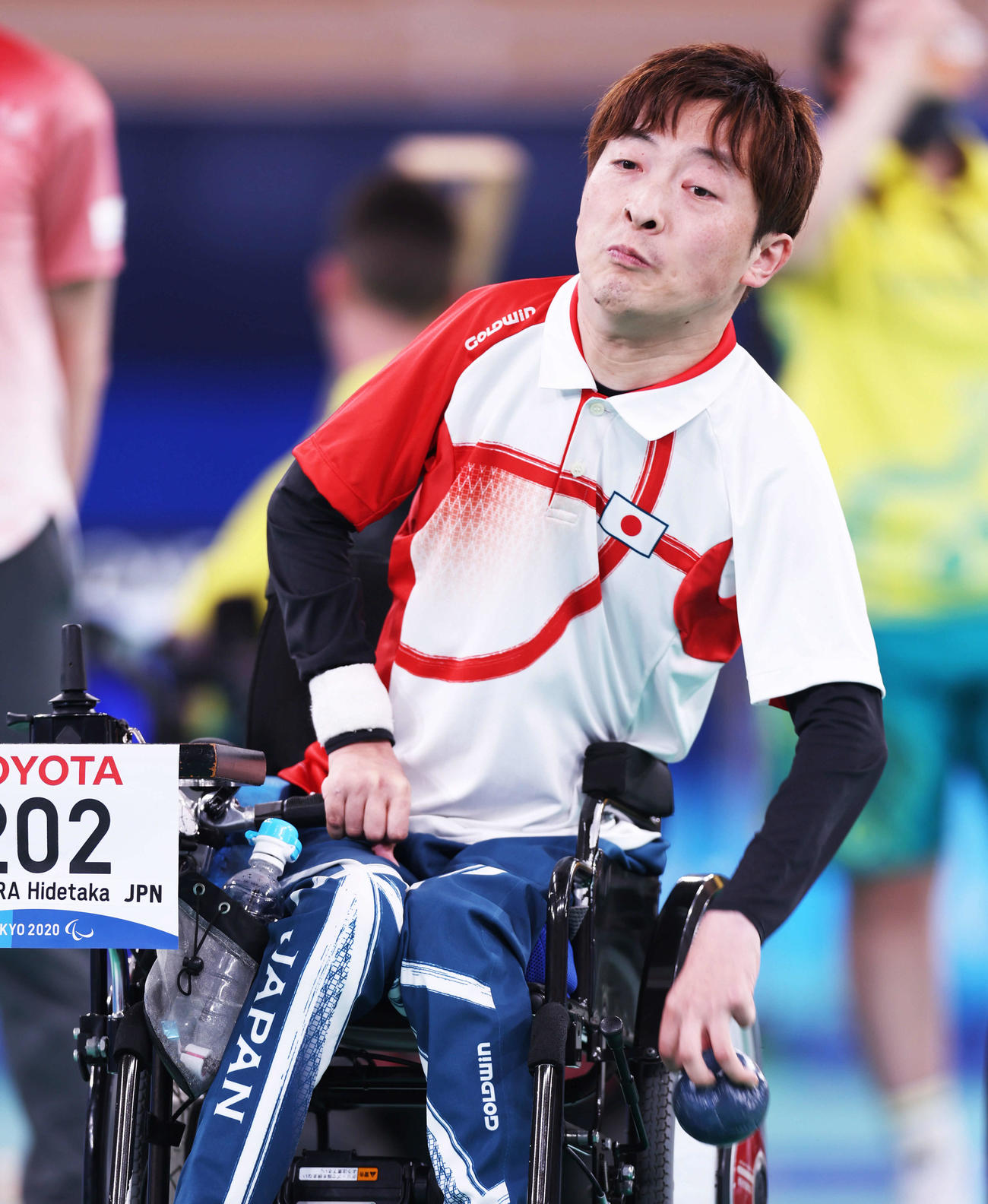 男子個人準決勝　第4エンド、投球する杉村（撮影・河田真司）