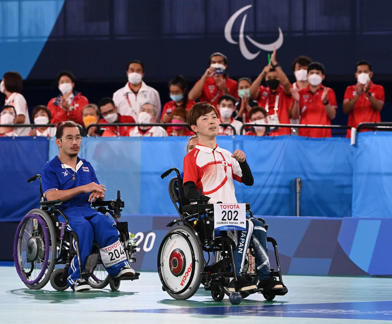 ボッチャ混合個人（BC2）決勝　ウォンサ（左）を下して金メダルを獲得した杉村はガッツポーズ（撮影・山崎安昭）