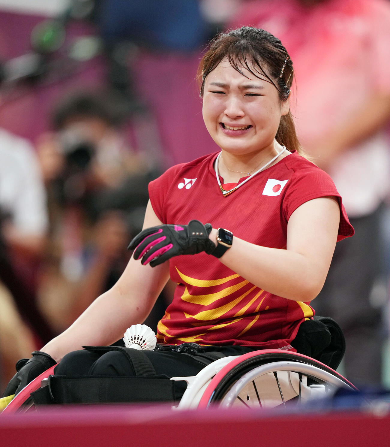 女子シングルス決勝　金メダルを決め喜びの涙を流す里見（撮影・滝沢徹郎）