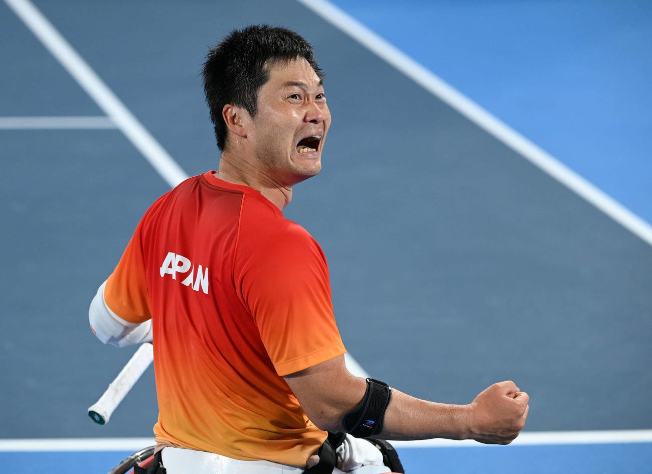 男子シングルス決勝　金メダルを獲得し絶叫する国枝（撮影・山崎安昭）