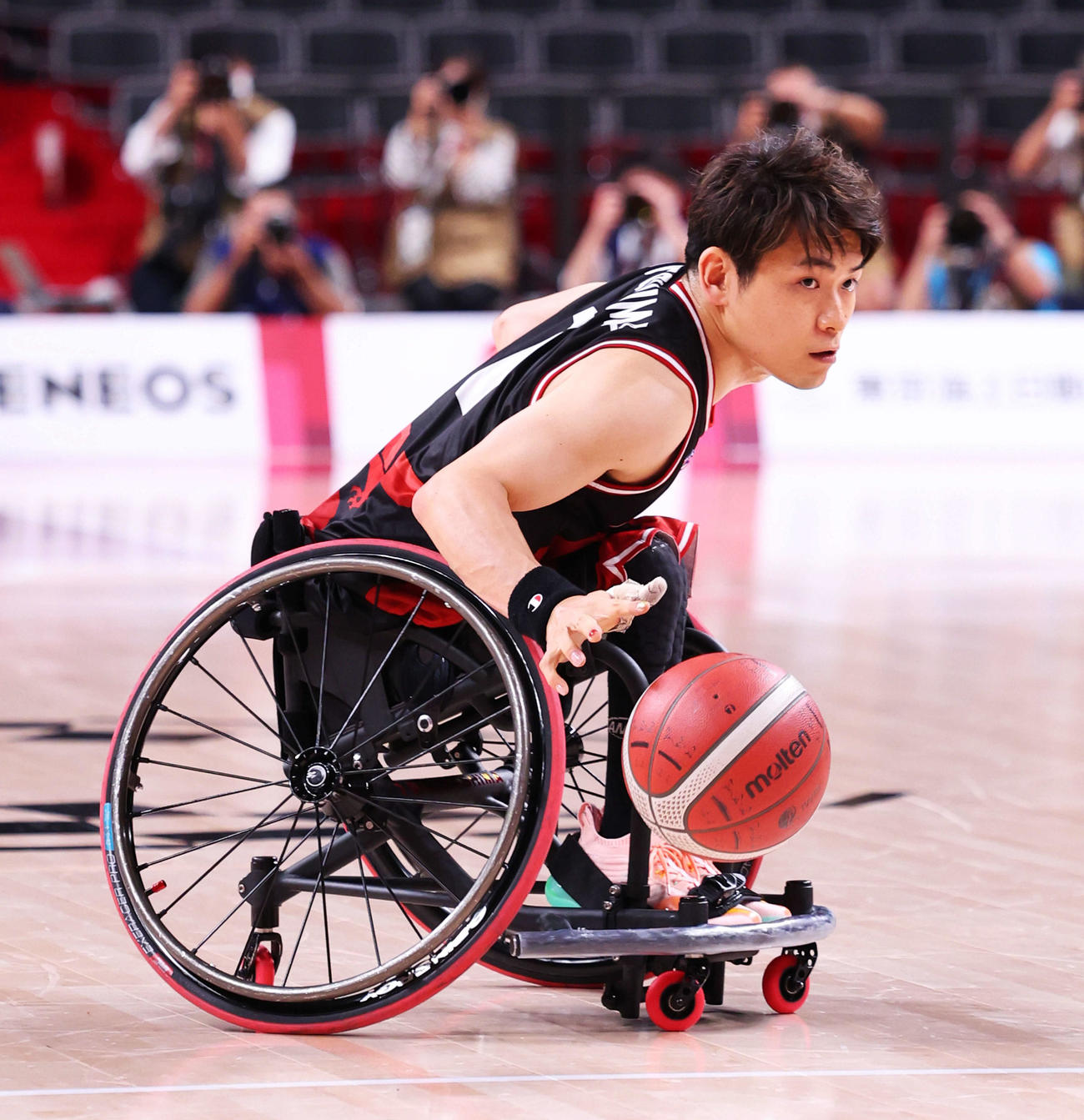 男子決勝　日本対米国　第4Q、ドリブルで攻め込む豊島（撮影・河田真司）