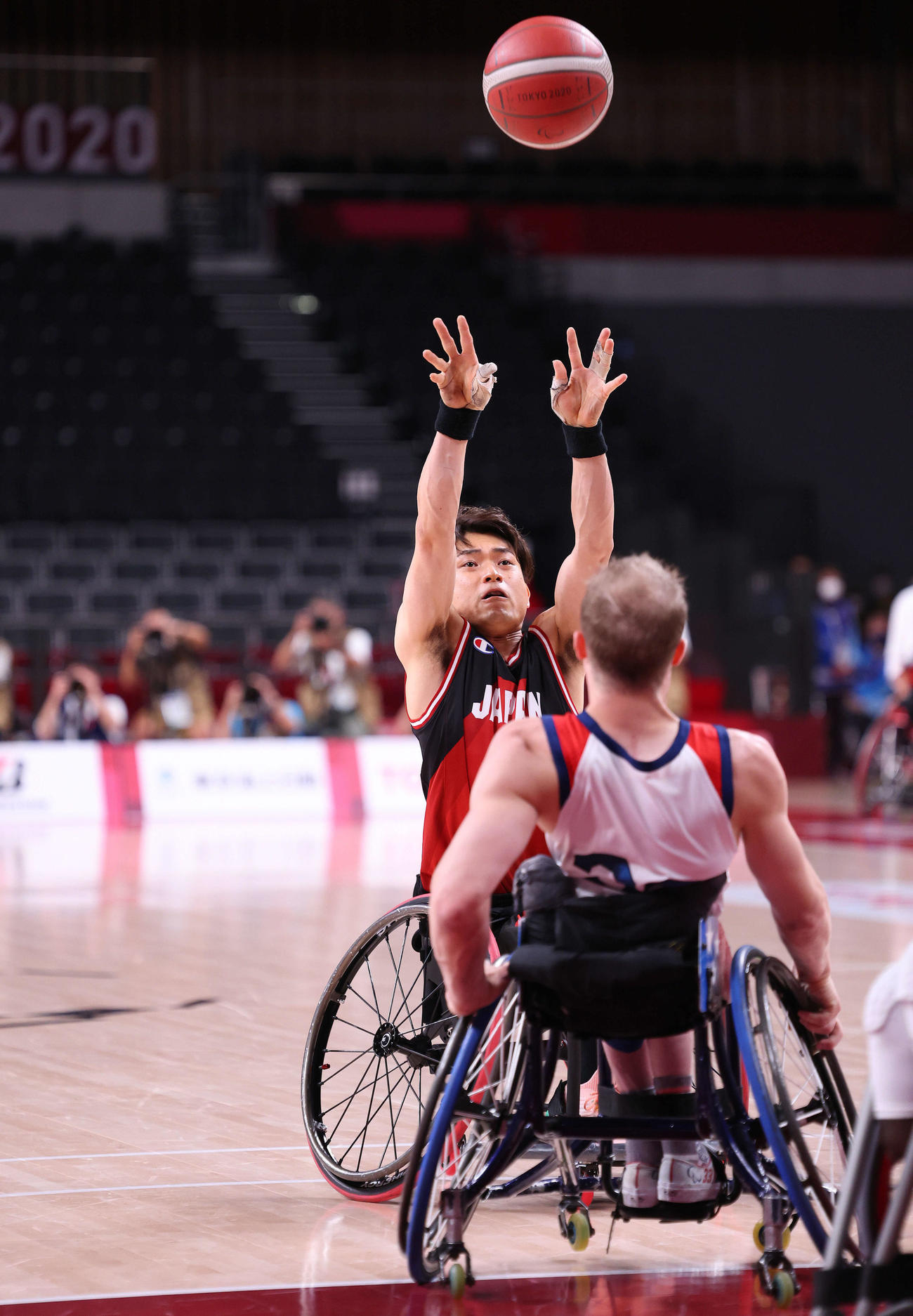 男子決勝　日本対米国　第4Q、シュートを放つ豊島（撮影・河田真司）
