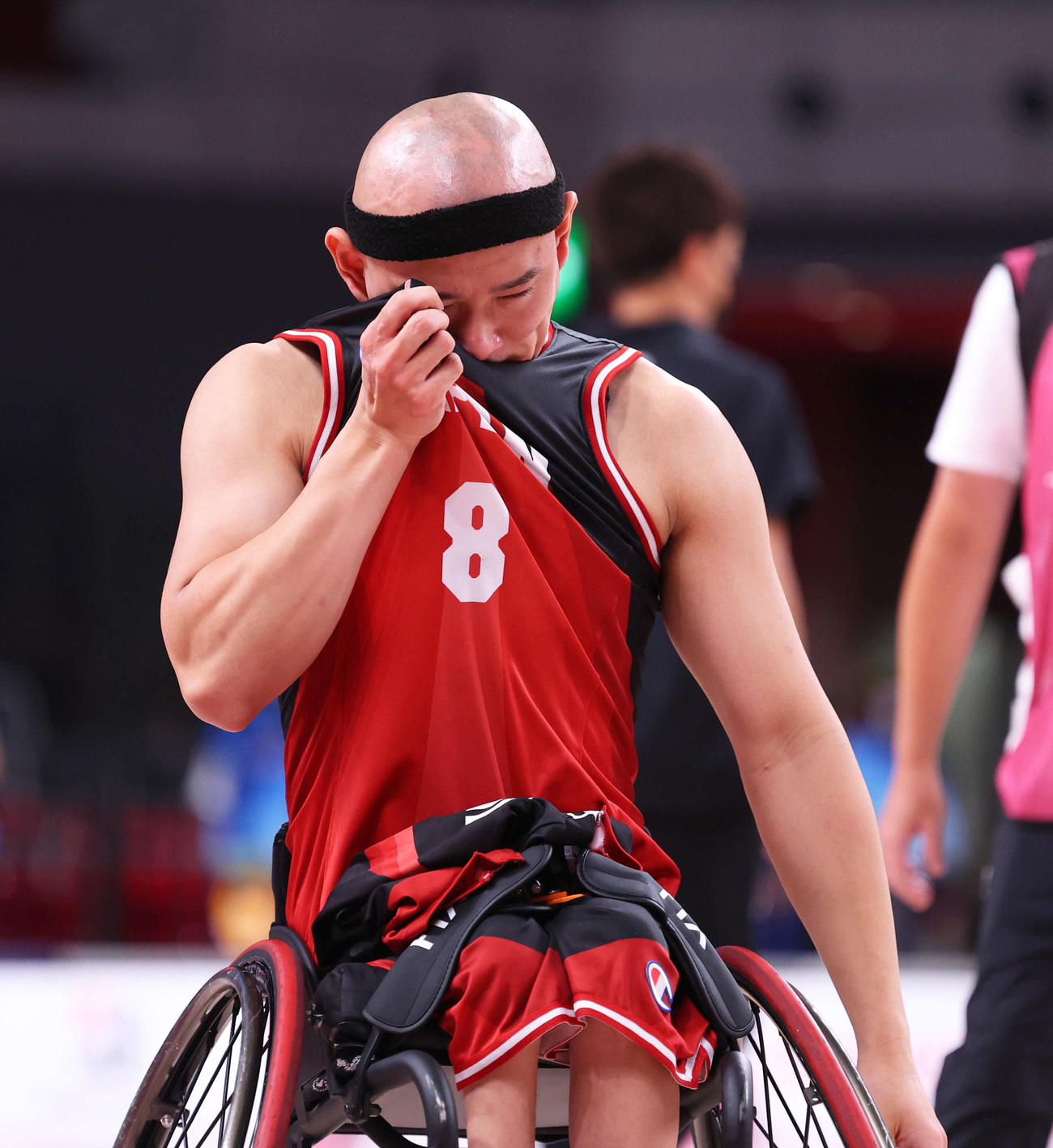 男子決勝　日本対米国　試合を終え、目に涙を浮かべながら引き揚げる赤石（撮影・河田真司）