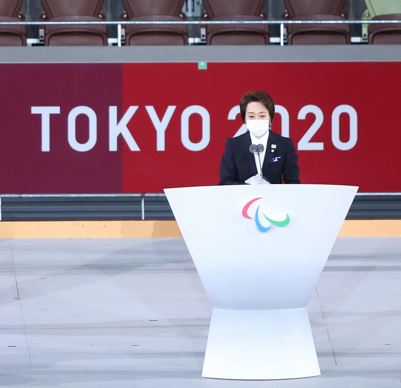 あいさつをする東京五輪・パラリンピック組織委員会の橋本会長（撮影・河田真司）