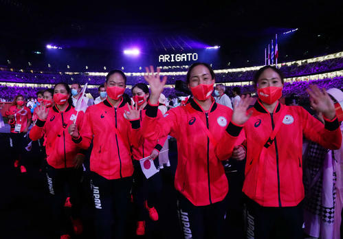 東京五輪閉会式を終え引き揚げる日本の選手たち（撮影・江口和貴）