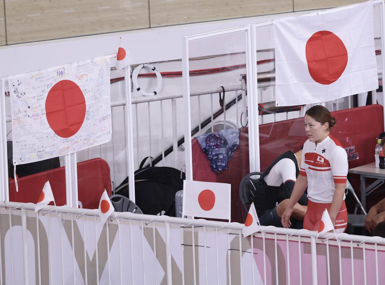 女子ケイリン準々決勝　レースに備える小林