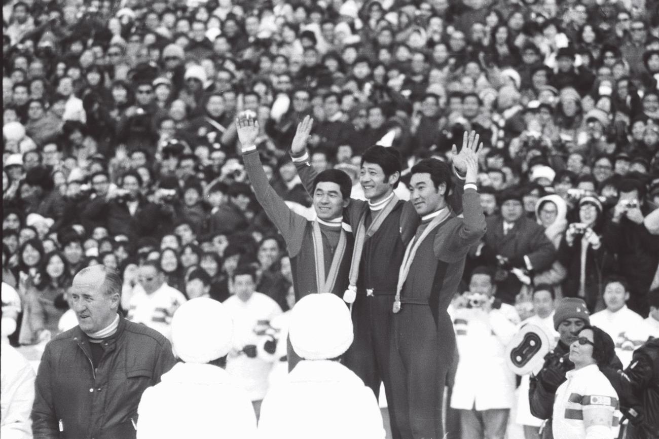 72年2月、札幌五輪スキージャンプ70メートル級で日本勢がメダルを独占。左から金野、笠谷、青地