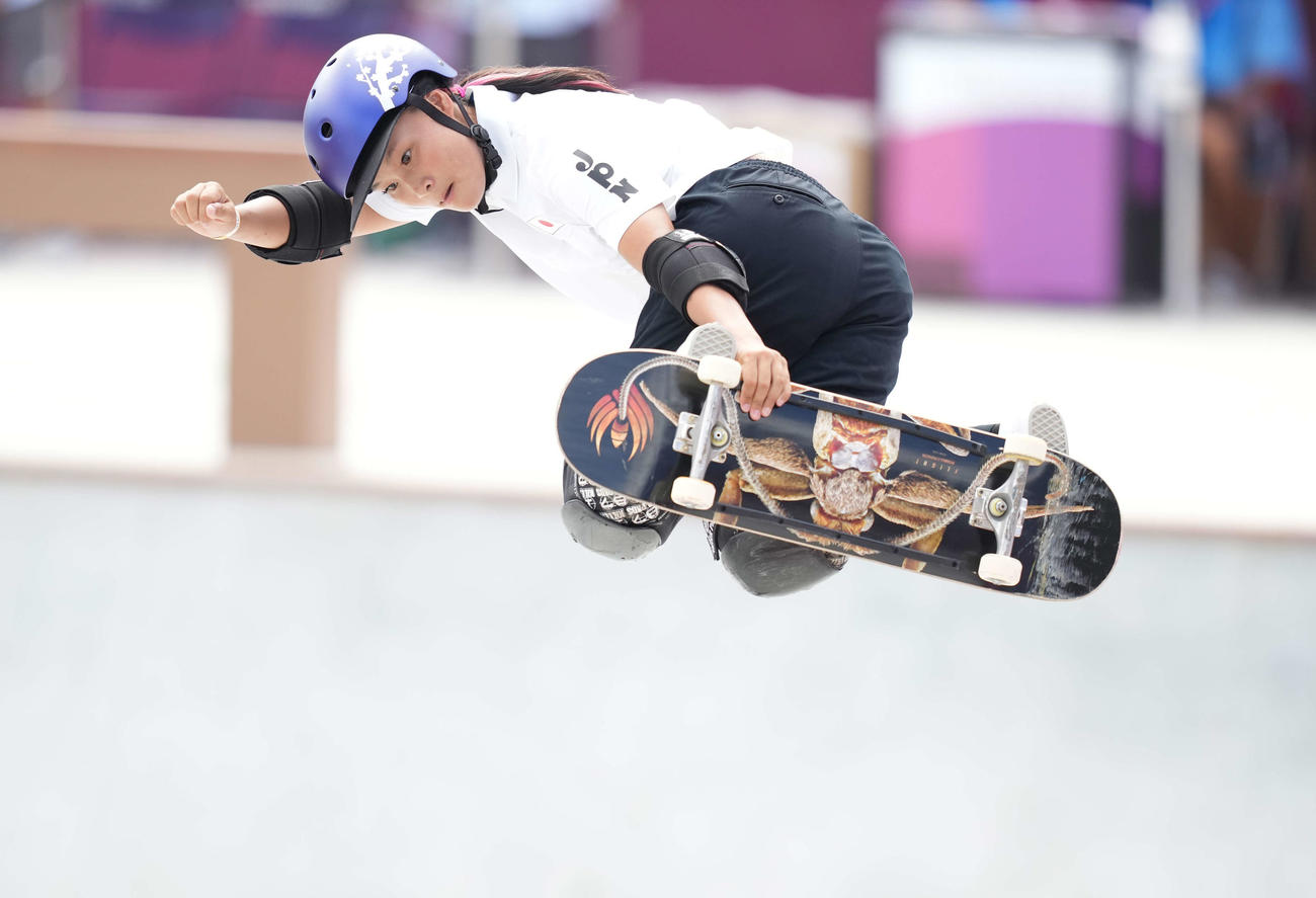 スケートボード　女子パーク予選　3本目を滑る四十住（撮影・鈴木みどり）