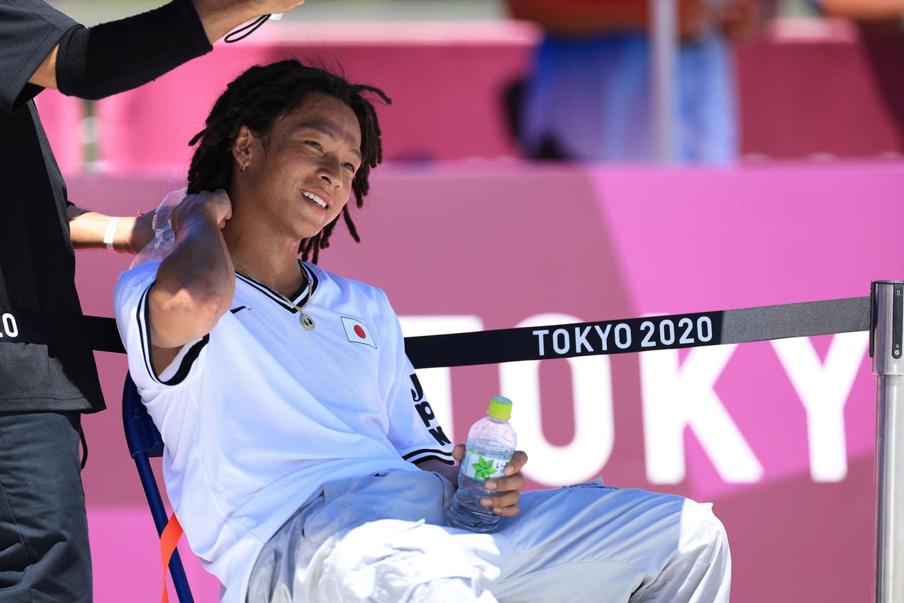 スケートボードパーク男子予選、3本目の演技を終えて笑みを浮かべる平野（撮影・河野匠）
