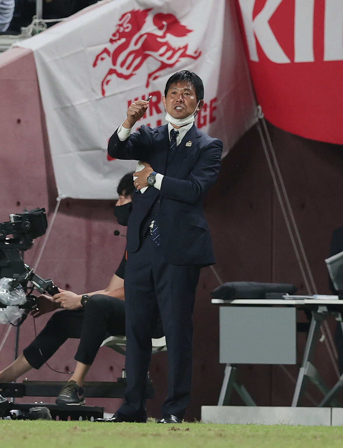 U－24日本対U－24ホンジュラス　後半、指示を出す森保監督（撮影・前田充）