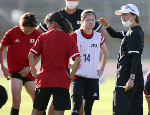 お騒がせしました 元気です なでしこ高倉監督が頭痛静養から復帰 サッカー 東京オリンピック写真ニュース 日刊スポーツ
