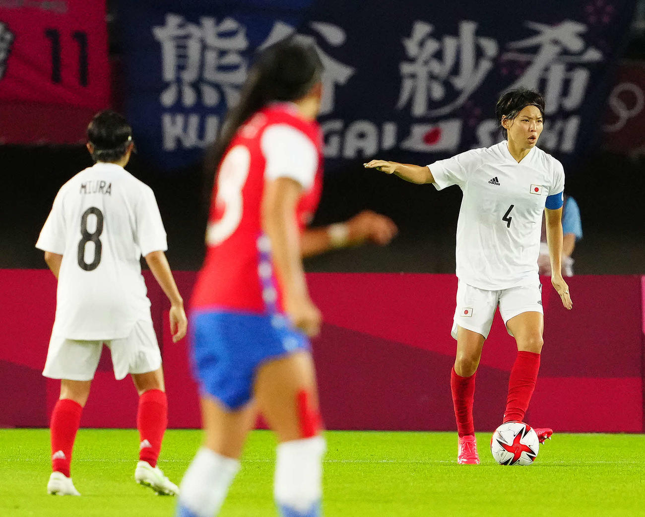 日本対チリ　前半、ボールをキープする熊谷（撮影・江口和貴）