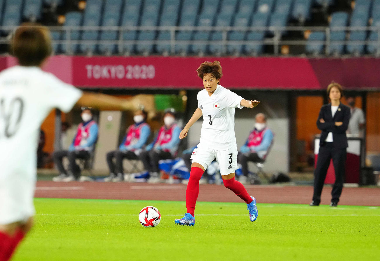 日本対チリ　前半、ドリブルする宝田（撮影・江口和貴）