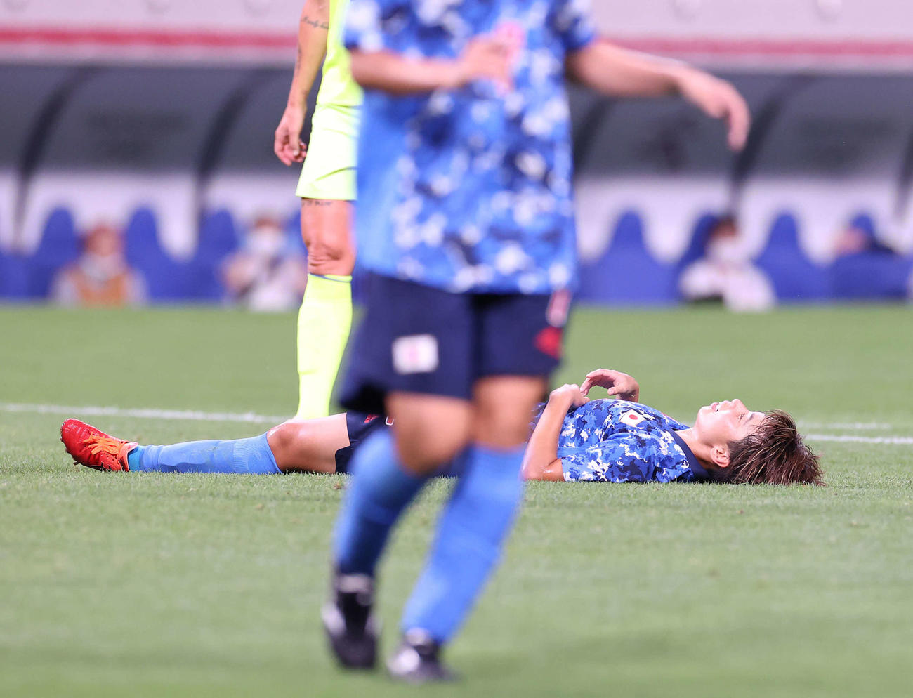 後半、シュートを外し、悔しがる田中（撮影・河野匠）