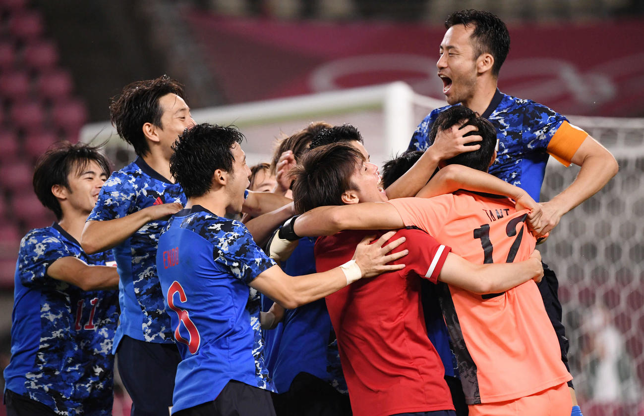 日本対ニュージーランド　PK戦の末、ニュージーランドに勝利し準決勝進出を決めた日本イレブン（撮影・横山健太）