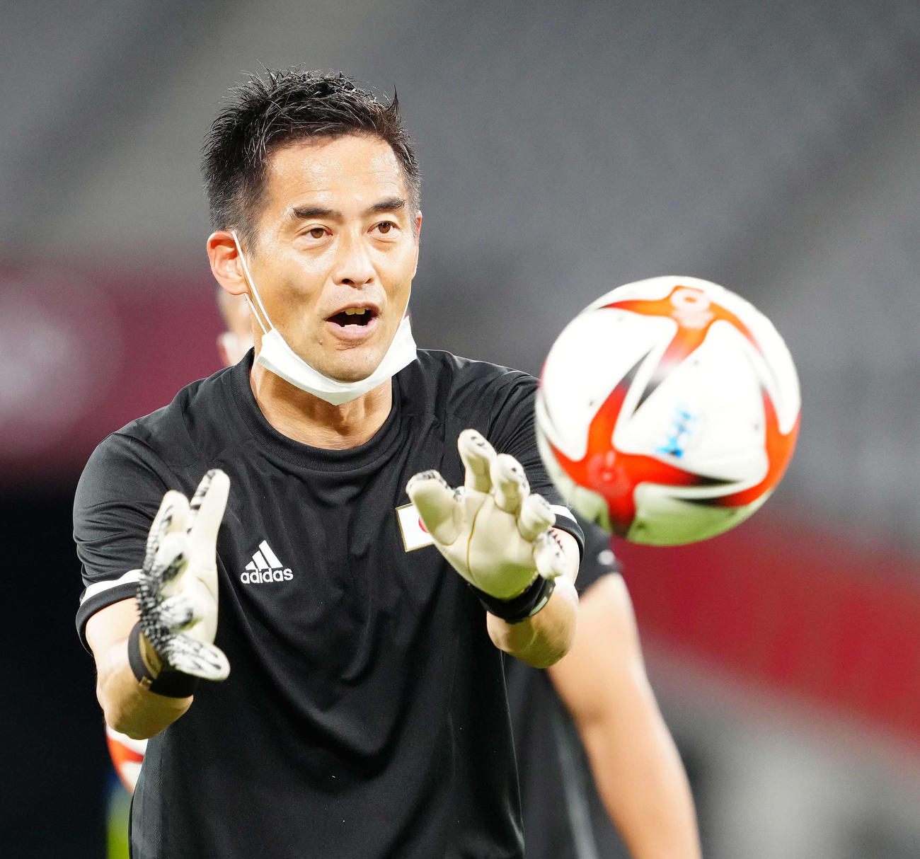 日本対南アフリカ　試合前練習に臨む日本代表川口GKコーチ（撮影・江口和貴）