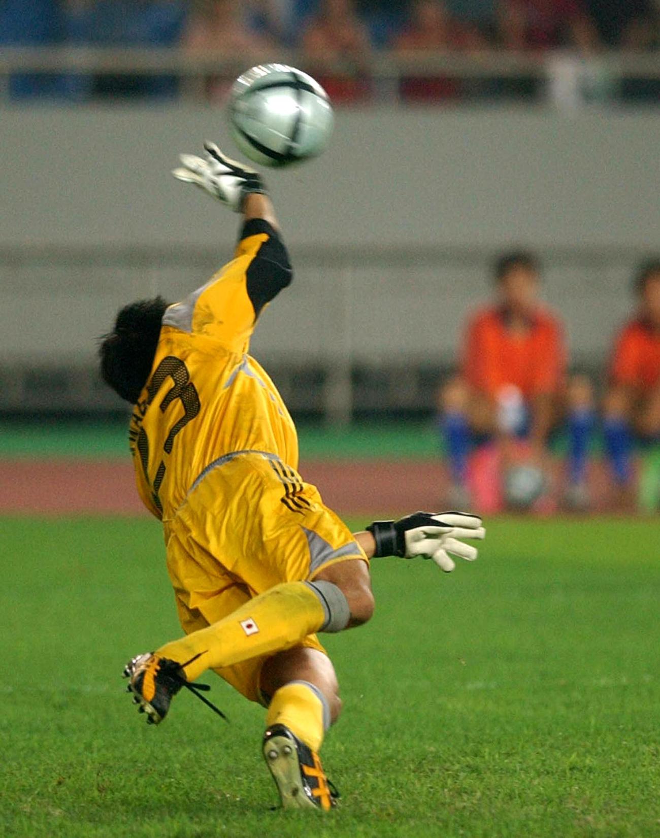 2004年のアジア杯・ヨルダン戦でPKをセーブする川口