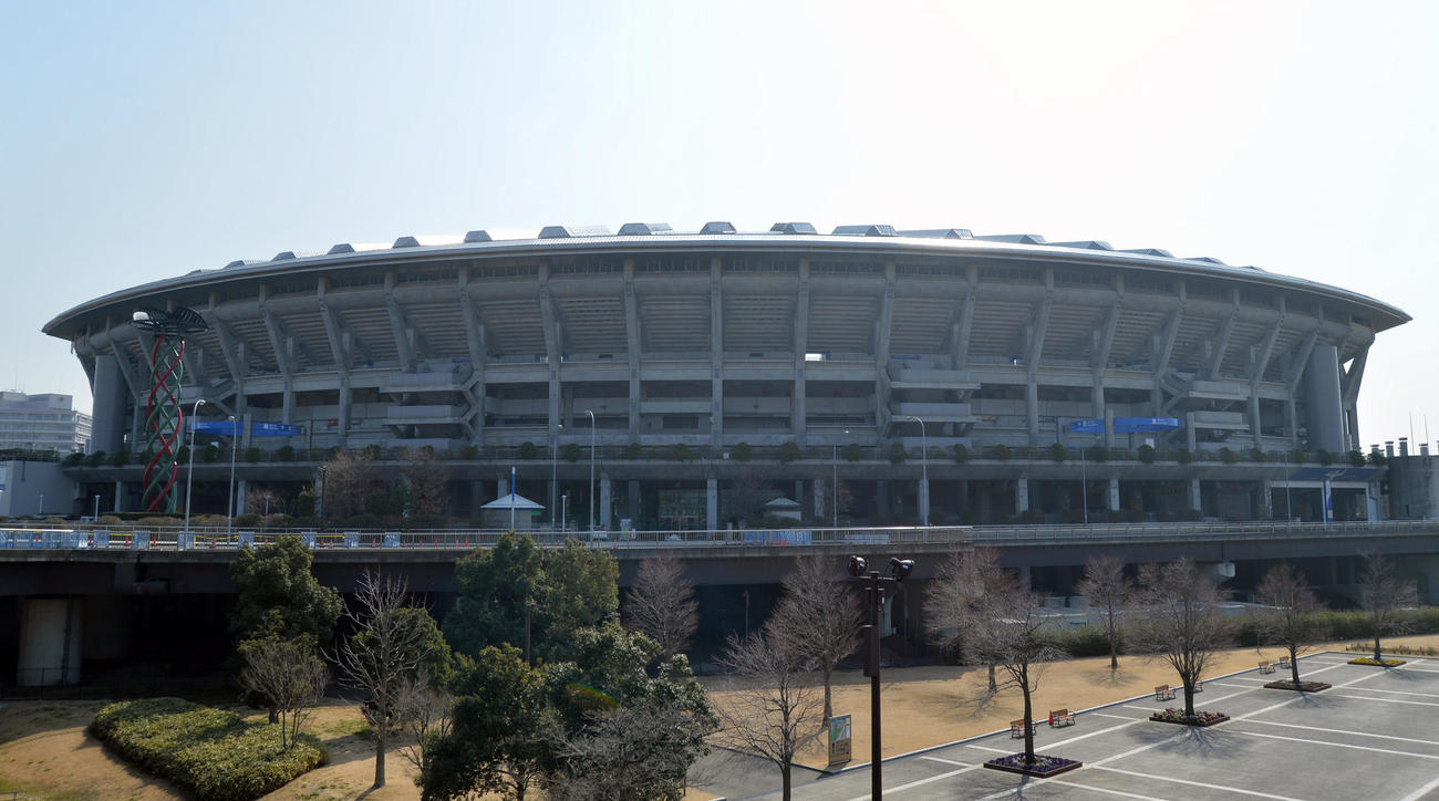日産スタジアムの外観（2014年2月26日撮影）