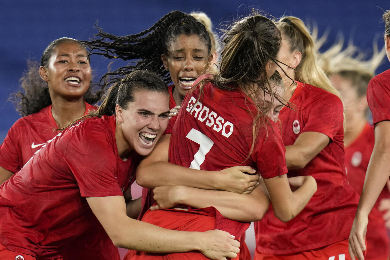 サッカー女子決勝 カナダｐｋ戦制し主要国際大会で初のタイトル サッカー 東京オリンピック 日刊スポーツ