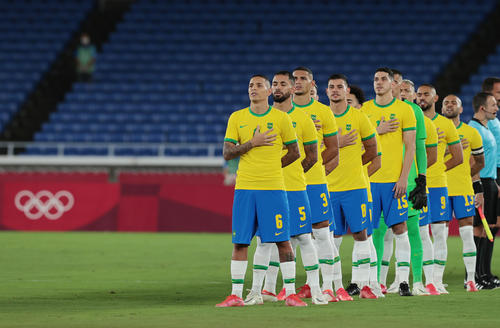 ブラジル対スペイン　試合前、国歌を歌うブラジルの選手たち（撮影・前田充）
