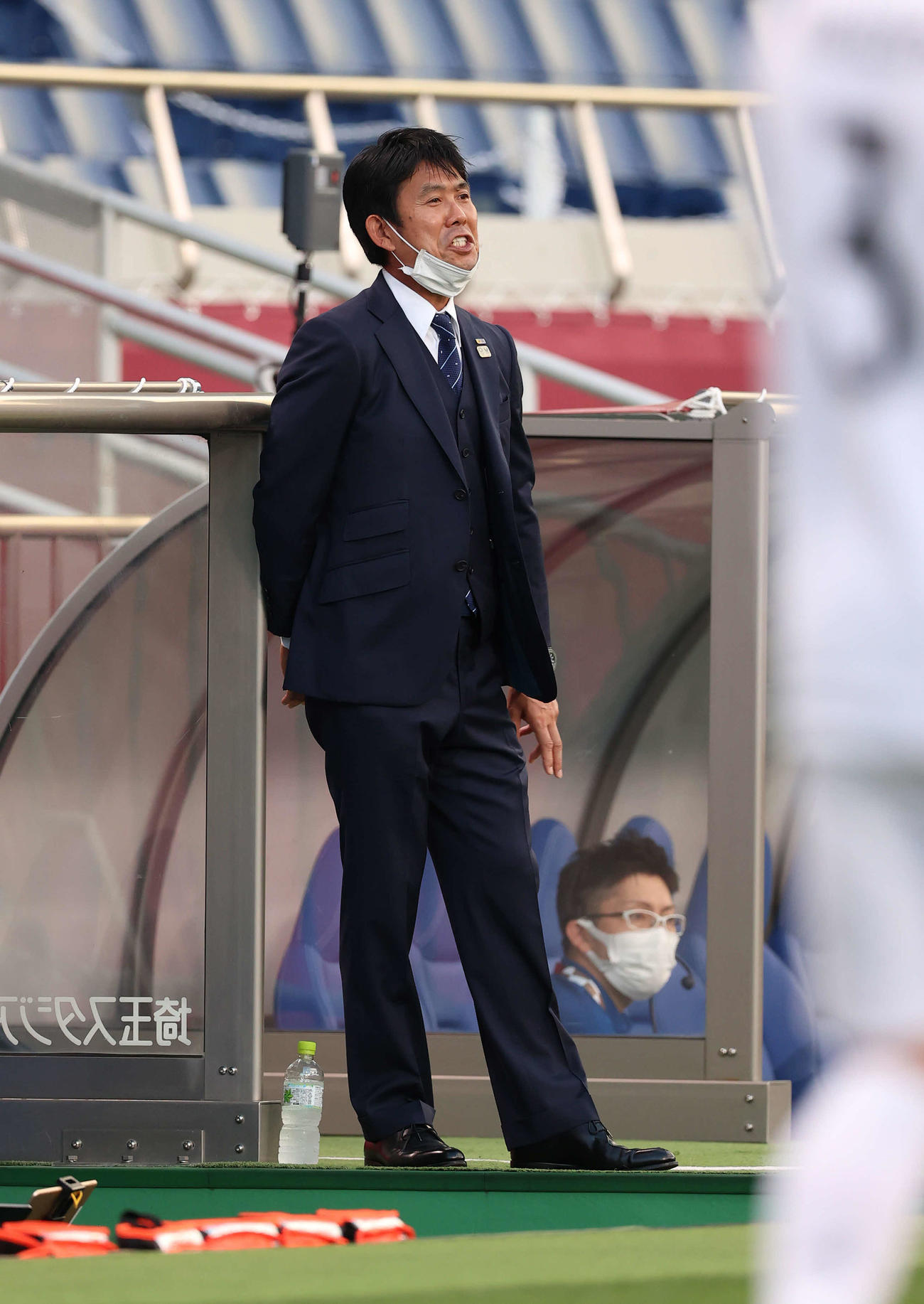 日本対メキシコ　前半、指示を出す森保監督（21年8月6日撮影）