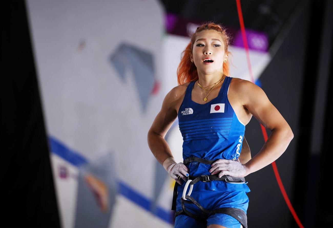 女子複合予選　リードを終えた野中生萌（共同）