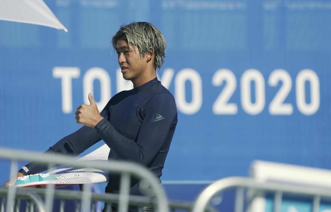 初の公式練習に臨んだ五十嵐カノア（共同）