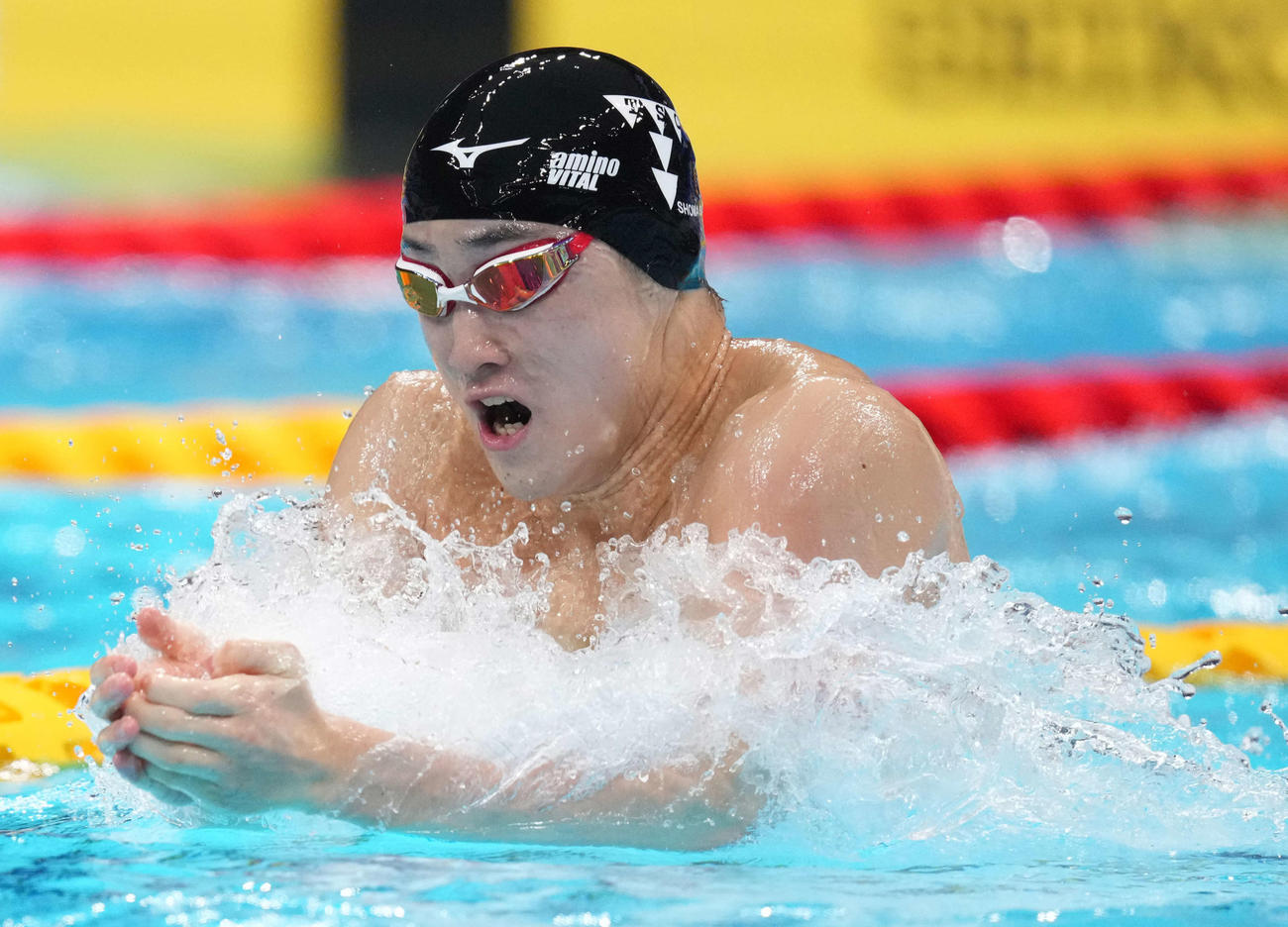 男子100メートル平泳ぎ決勝で力泳する佐藤（撮影・鈴木みどり）