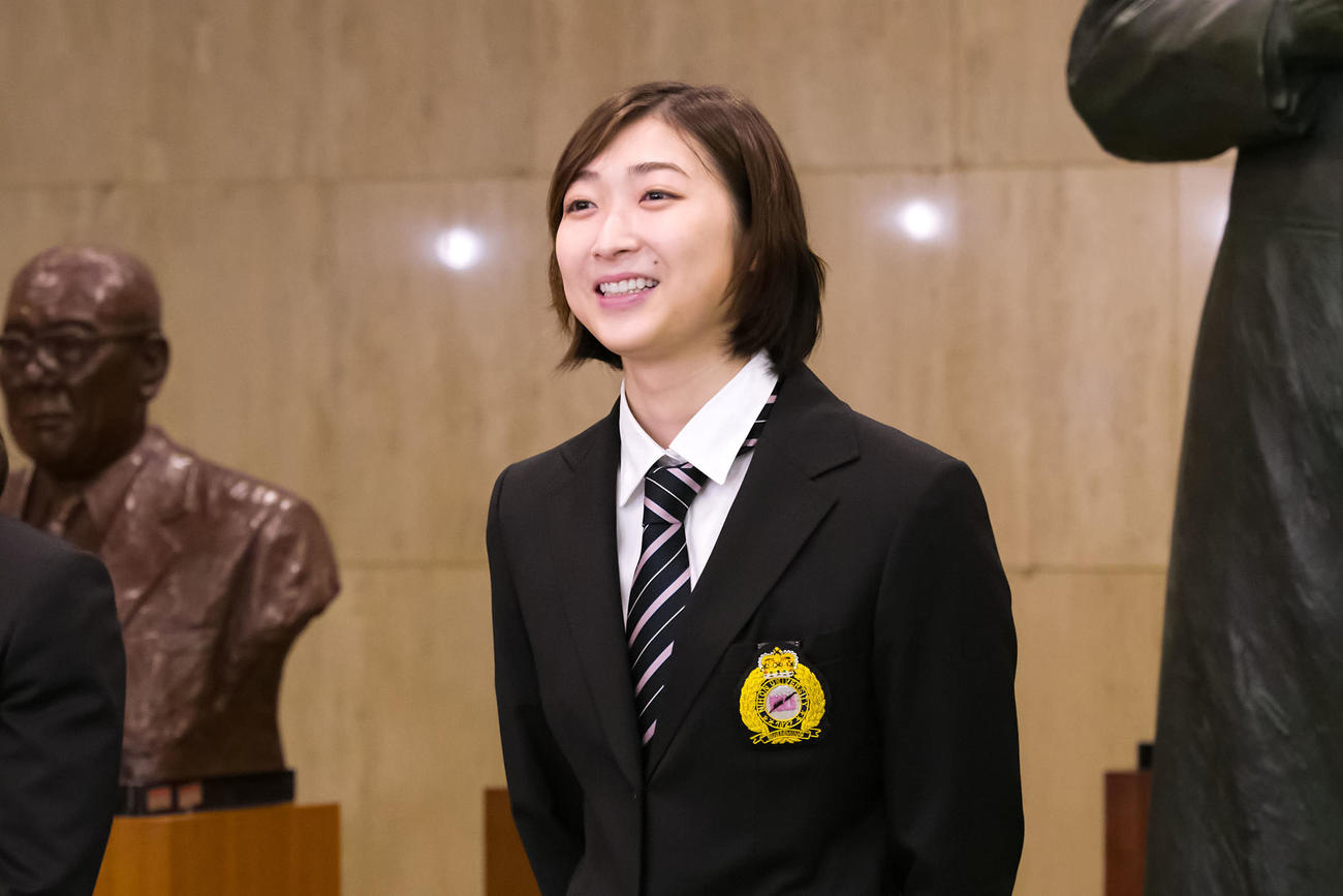 日大に五輪内定報告に訪れた池江璃花子（日大提供）