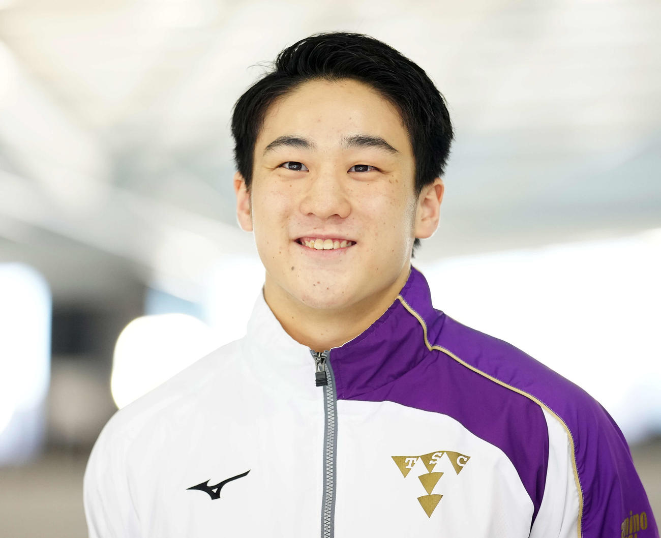 公開練習前、取材に応じる競泳五輪代表の佐藤（撮影・江口和貴）