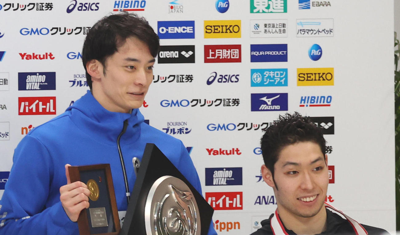 入江陵介（左）、萩野公介（2020年12月4日撮影）