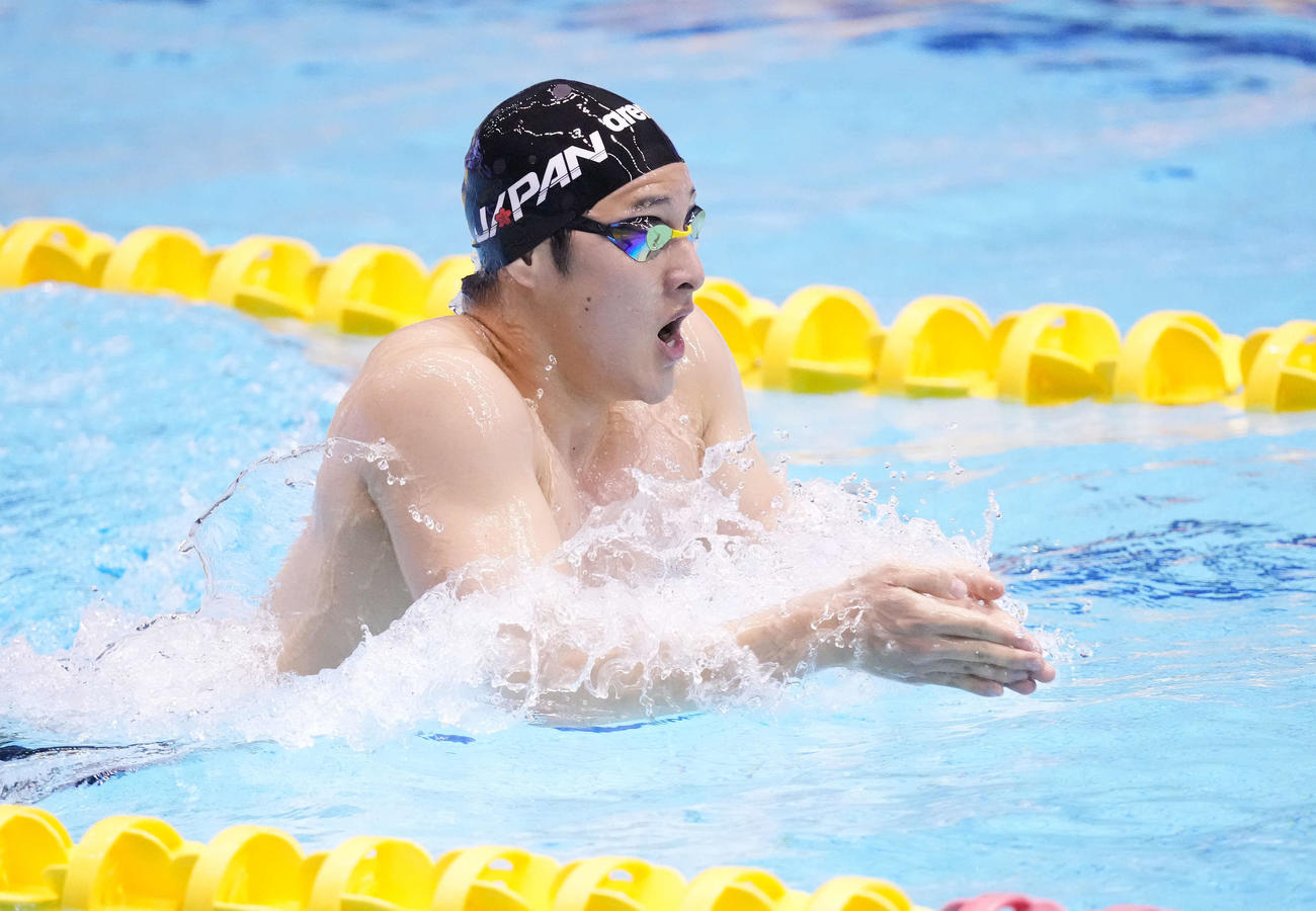 男子400メートル個人メドレー予選で力泳する瀬戸（撮影・鈴木みどり）