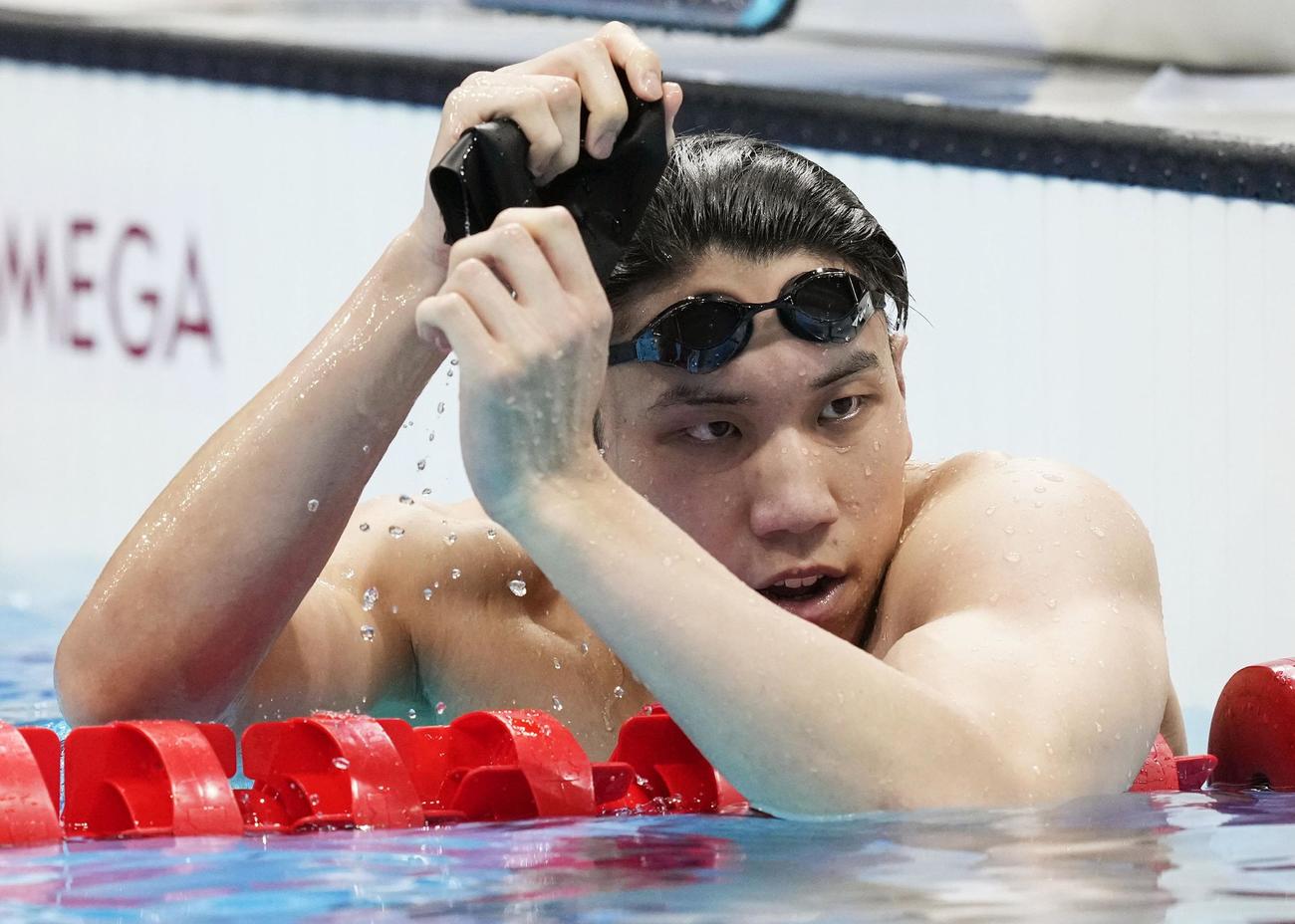 男子200 メートル 自由形予選のレースを終えた松元克央。準決勝進出を逃した（共同）