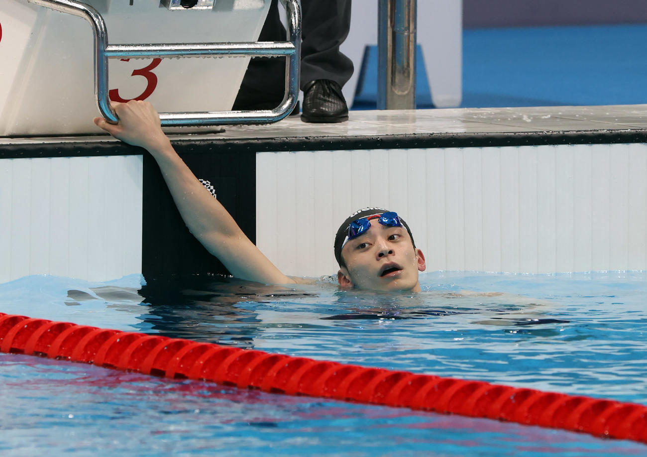 男子100メートル背泳ぎ準決勝　全体9位タイとなり、決勝を逃す入江（撮影・パオロ　ヌッチ）