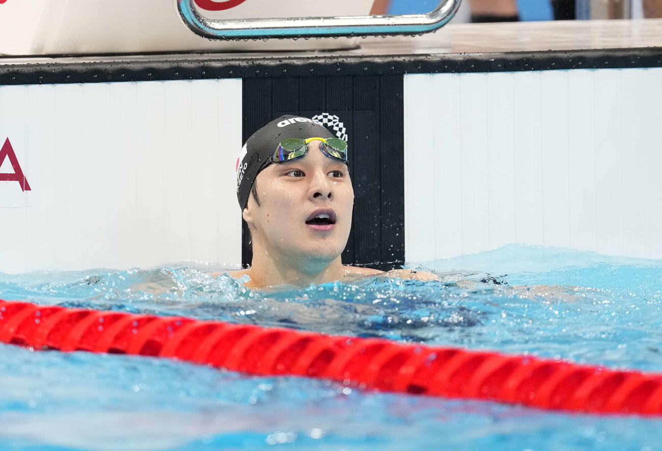 男子200メートル個人メドレー決勝　タイムを確認する4位の瀬戸（撮影・鈴木みどり）