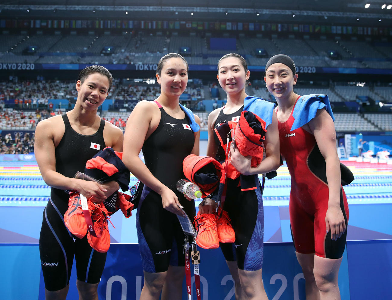 2020年東京五輪　競泳女子　左から小西杏奈、渡部香生子、池江璃花子、五十嵐千尋（2021年8月1日撮影）