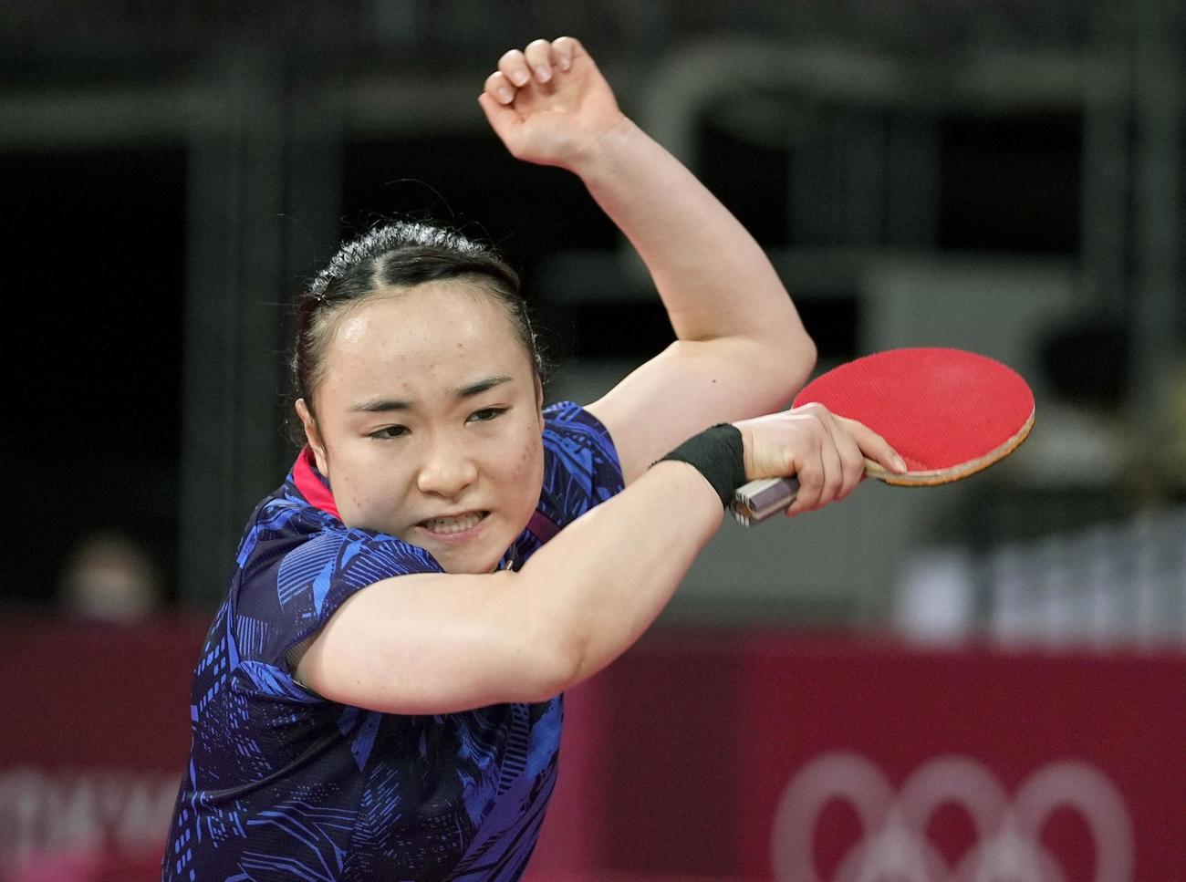 女子シングルス3回戦　ポルトガル選手と対戦する伊藤美誠（共同）