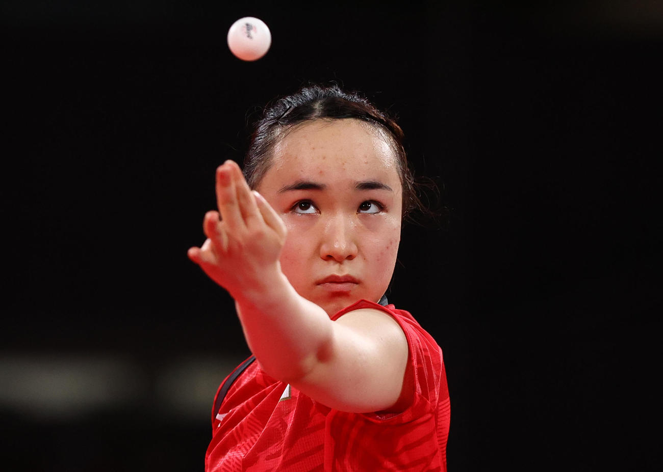 女子シングルス準々決勝　韓国選手と対戦する伊藤美誠（ロイター）