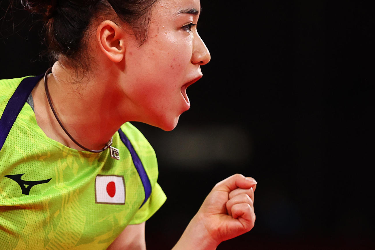 卓球女子団体準決勝　日本－香港　ガッツポーズする伊藤美誠（ロイター）