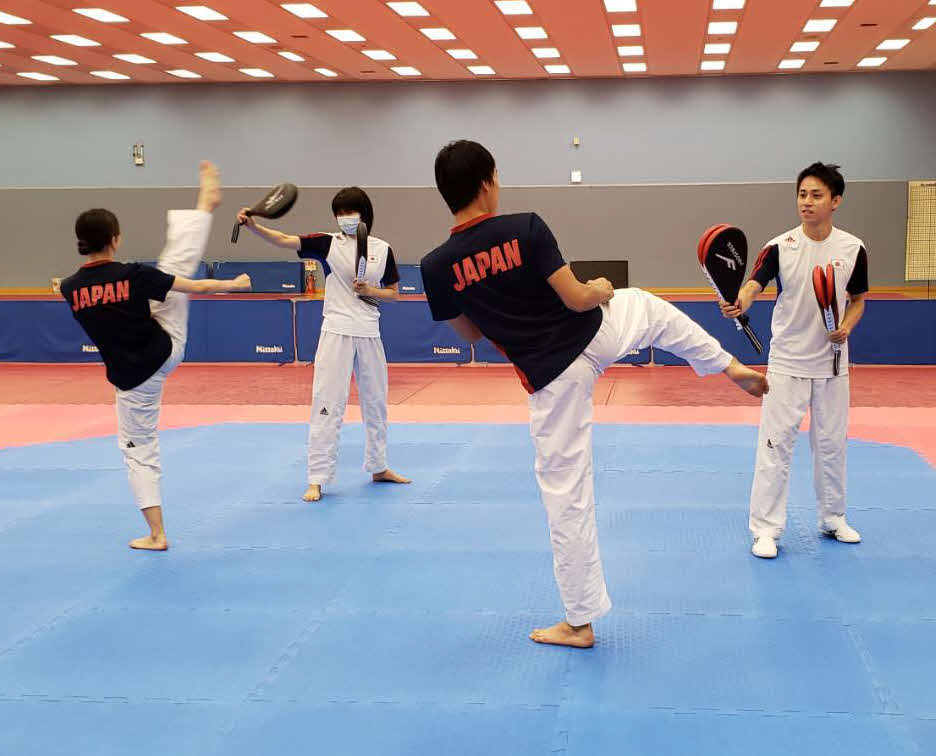 合宿を行う左から山田、浜田、鈴木リ、鈴木セ（全日本テコンドー協会提供）